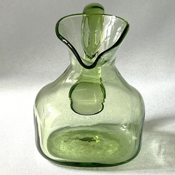 Vintage Hand-Blown Green Pitcher Short Creamer Applied Handle Art Glass Jug - Picture 8 of 8